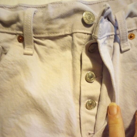 - Levi's 501 button fly cut off lavender denim shorts - Picture 4 of 7